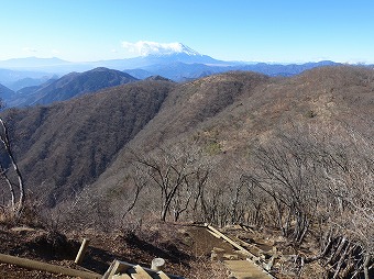 鍋割山へ