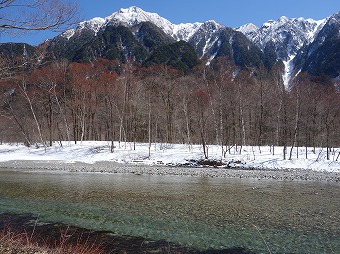 六百山と梓川