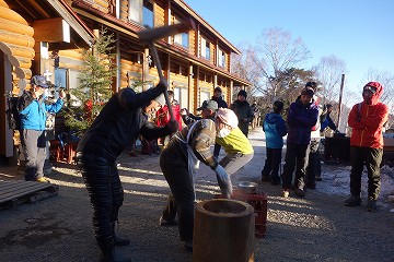 雲取山荘　餅つき