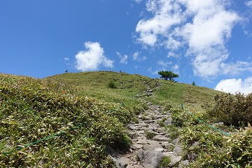 湯ノ丸山山頂へ