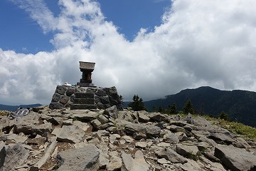 根子岳山頂