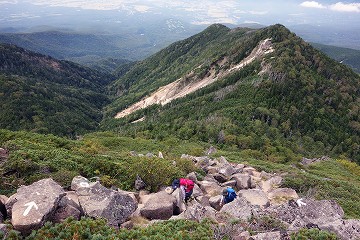 西尾根へ