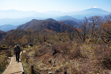 鍋割山へ