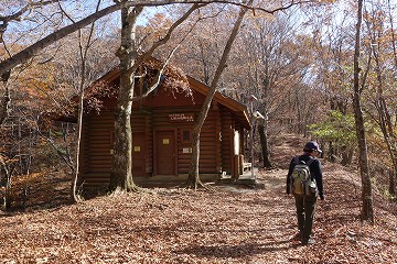 三頭山避難小屋