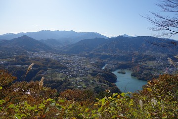 富士見台ベンチから見る津久井湖