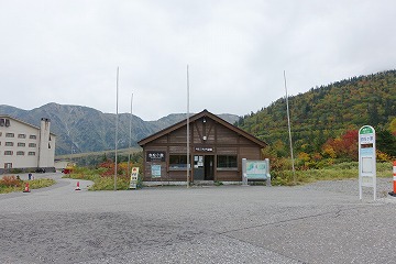 弥陀ヶ原バス停　　待合所