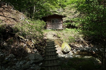 一軒屋避難小屋