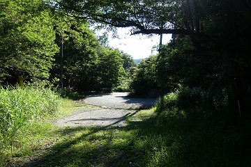 湯ノ沢峠登山口