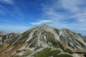 雄山にレンズ雲