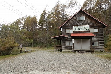 女乃神茶屋　　左に棒道入口